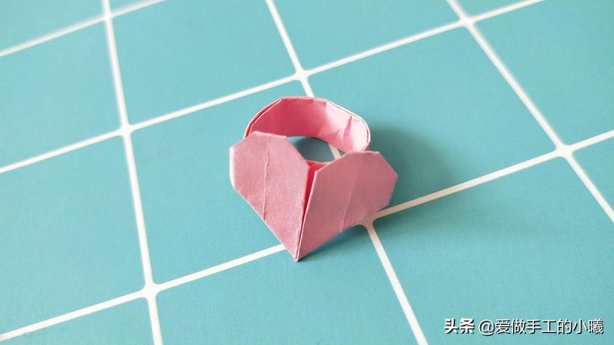 彩纸做戒指怎么做简单又漂亮(爱心纸戒指的折法图解)-第19张图片