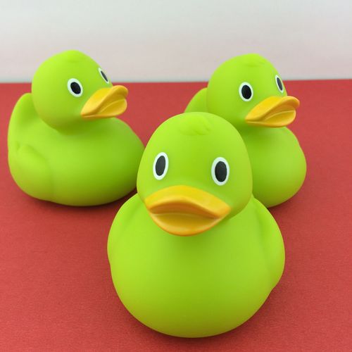 儿童洗澡捏叫戏水玩具 pvc搪胶鸭子厂家定制 环保橡胶鸭子玩偶 - 玩具