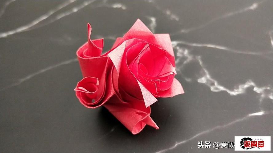 简单又漂亮立体玫瑰折纸步骤,表白玫瑰手工制作教程
