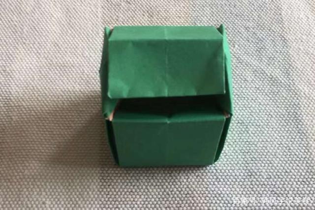 折纸:折一个绿色环保的垃圾箱,简单几步就完成哦!一起来折吧